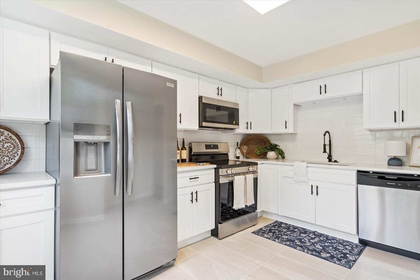 12 Englefield Square photo 10