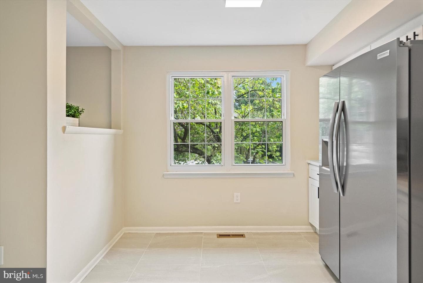 12 Englefield Square photo 11
