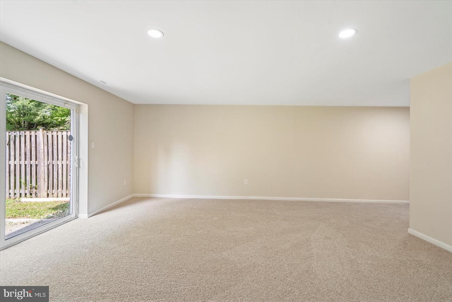 12 Englefield Square photo 27