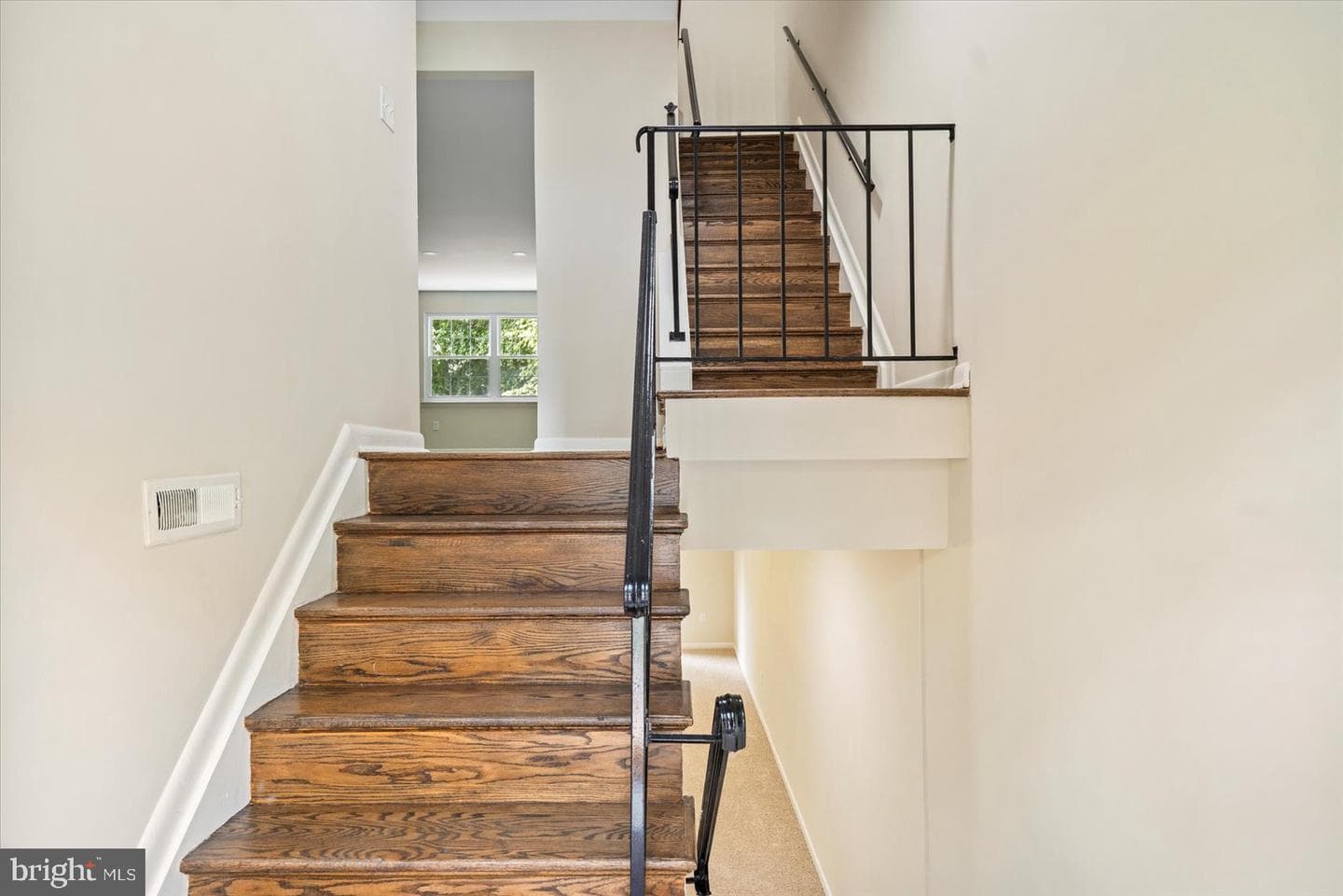 12 Englefield Square photo 3
