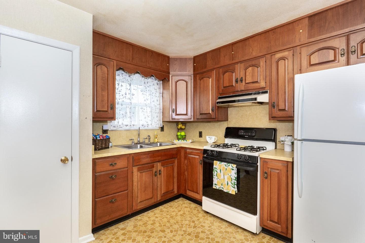 520 Crisfield Road photo 16