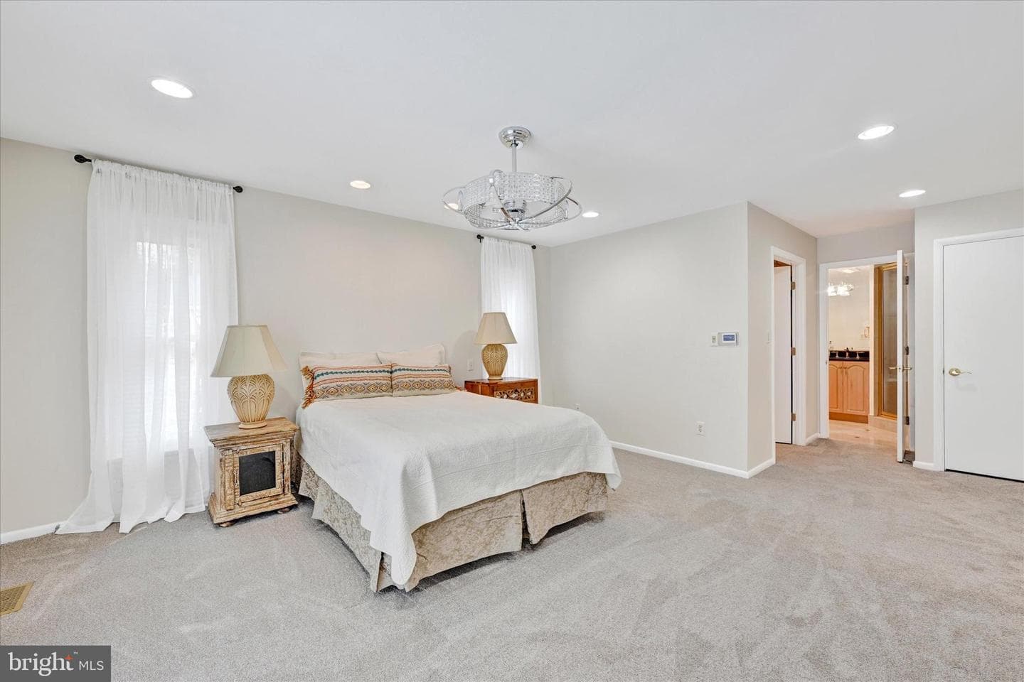 2304 Velvet Ridge Drive photo 18