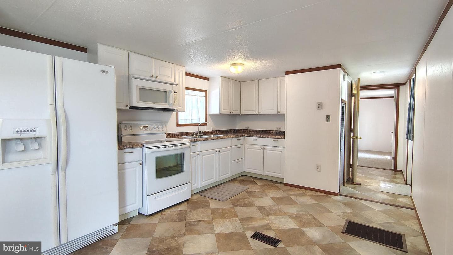 3617 Dahlia Lane photo 2