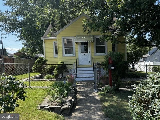103 Wells Avenue photo 2