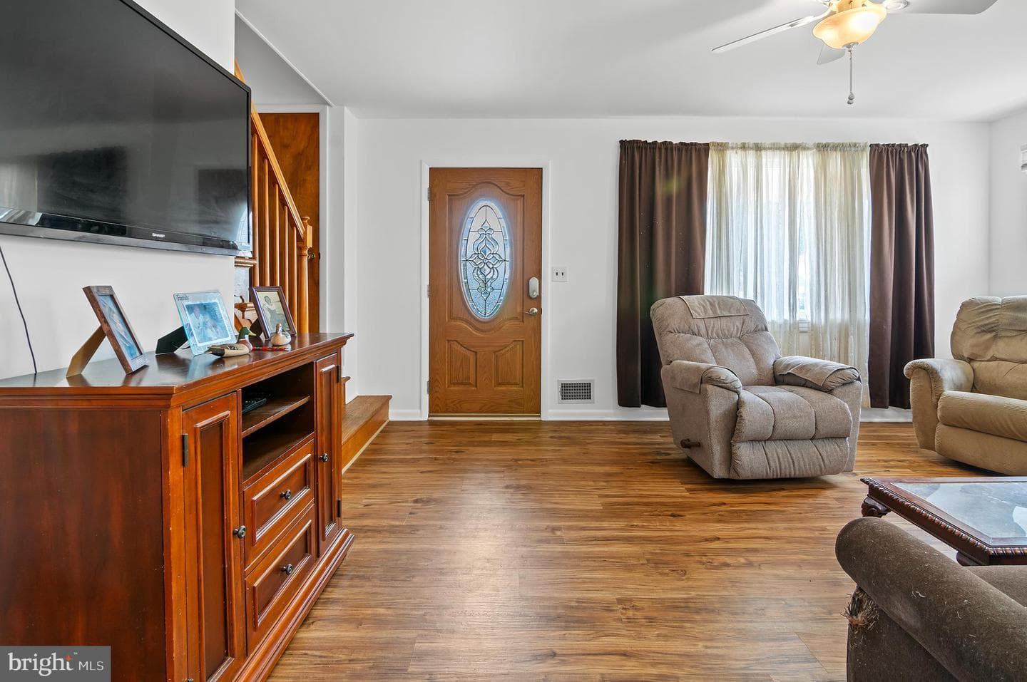 8020 Neighbors Avenue photo 4