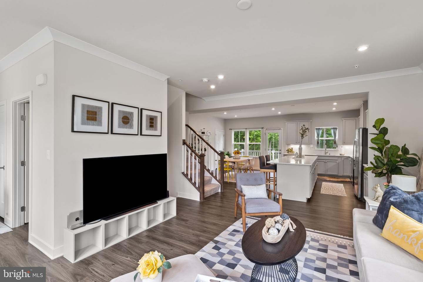561 Katherine Avenue photo 3