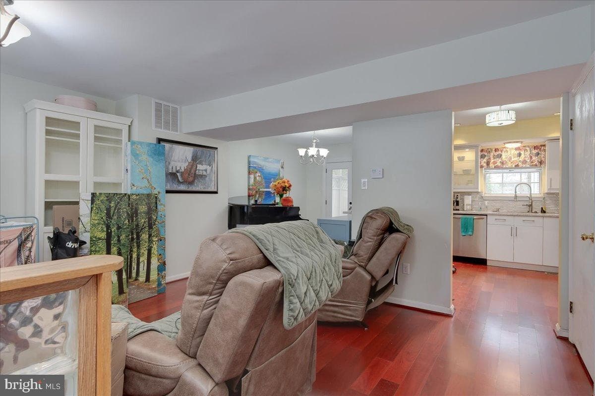 3915 Queens Lace Street photo 6