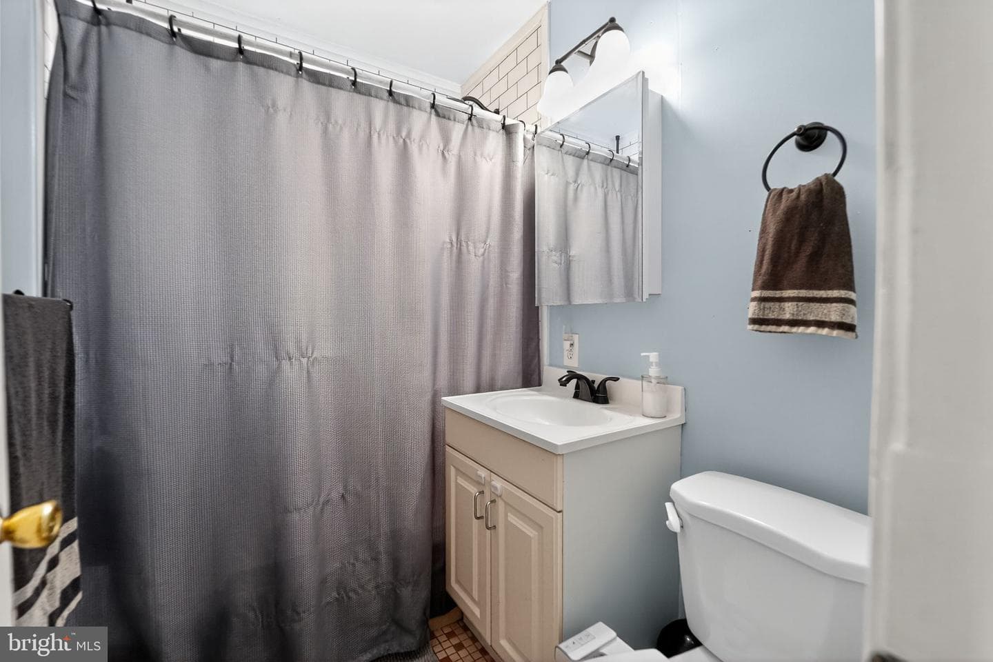 3127 Cornwall Road photo 10