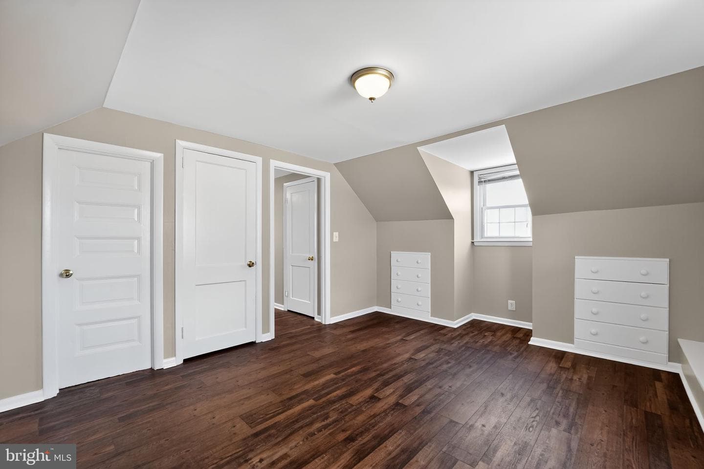 3127 Cornwall Road photo 20