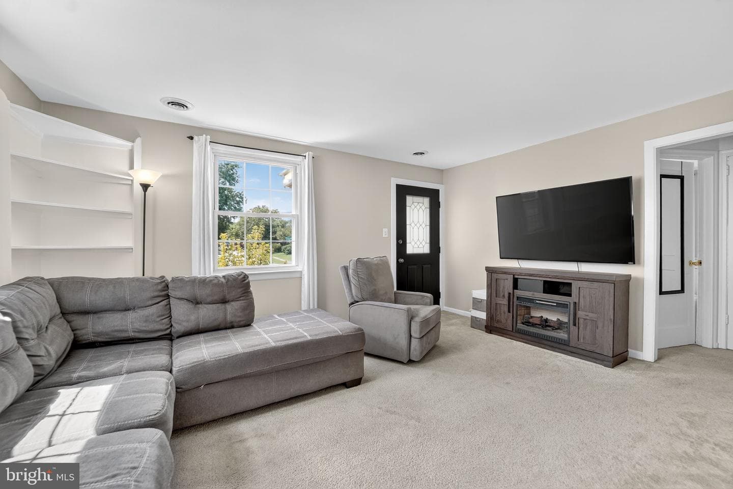 3127 Cornwall Road photo 5