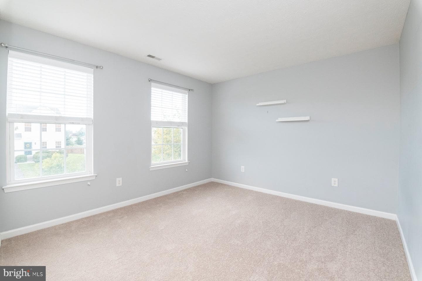 7707 Heathers Lane photo 17