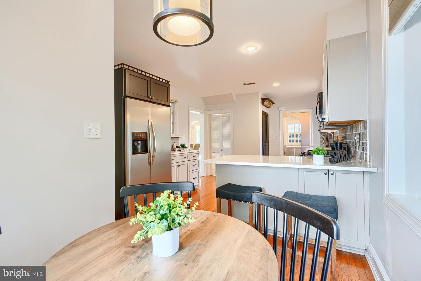 905 Kingston Road photo 20