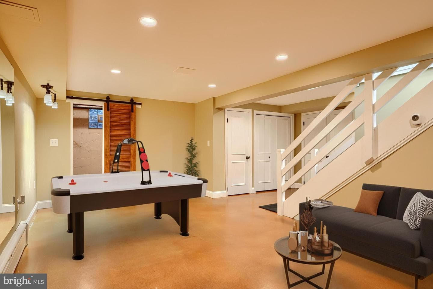 905 Kingston Road photo 41