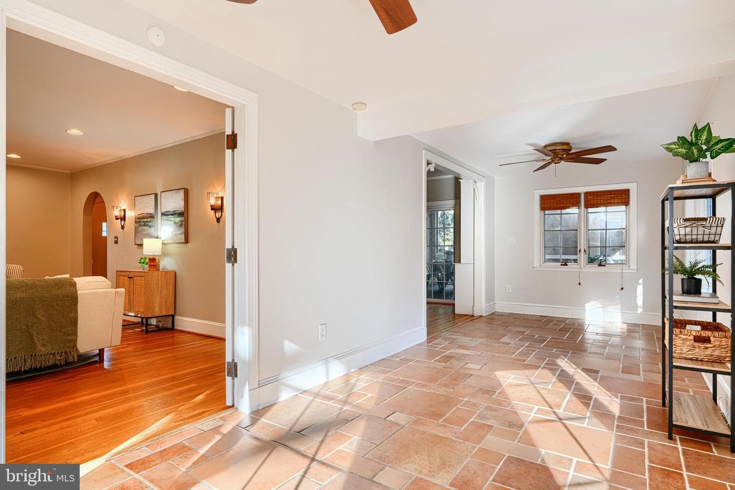 905 Kingston Road photo 9