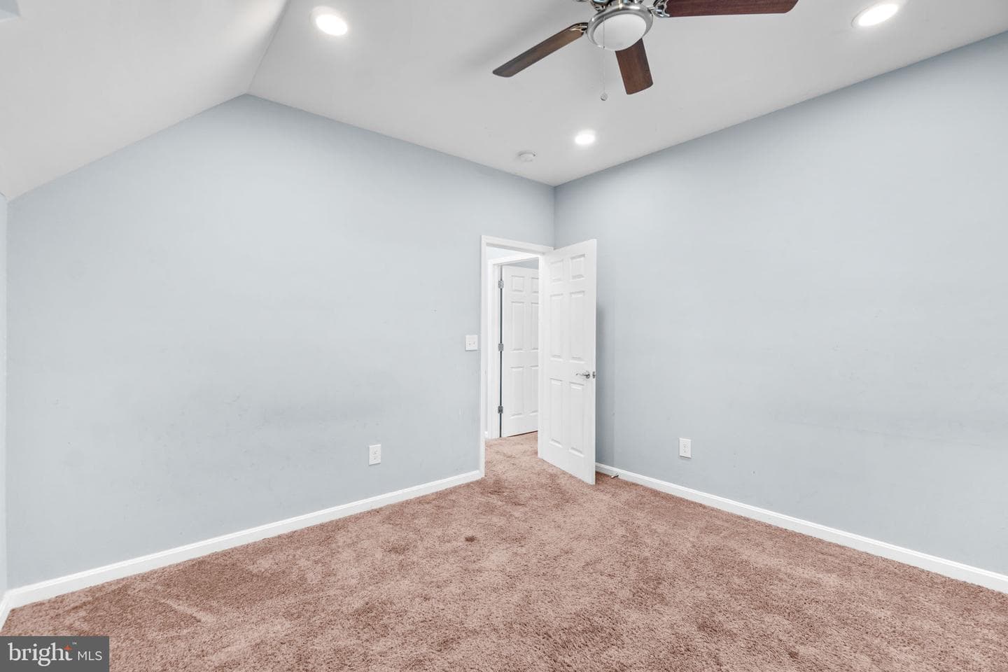 3418 Carroll Avenue photo 17