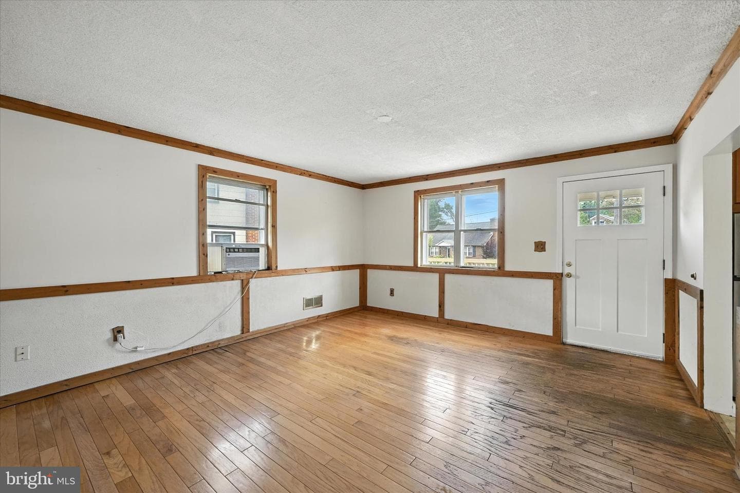 8828 Victory Avenue photo 4