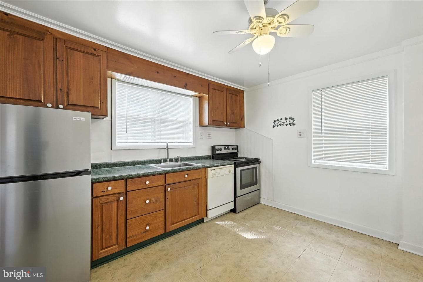 8828 Victory Avenue photo 7