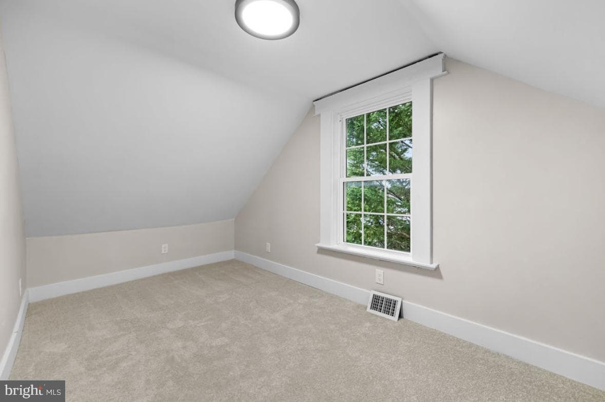203 Oak Avenue photo 44