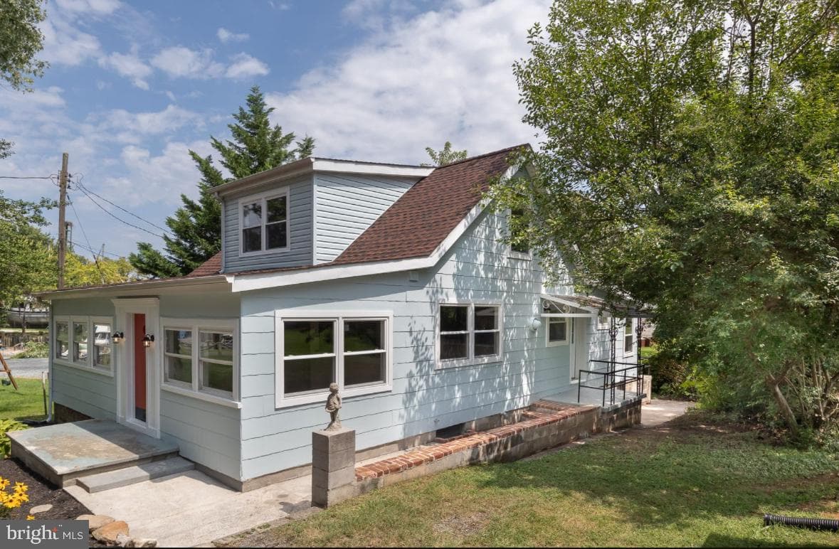 203 Oak Avenue photo 5