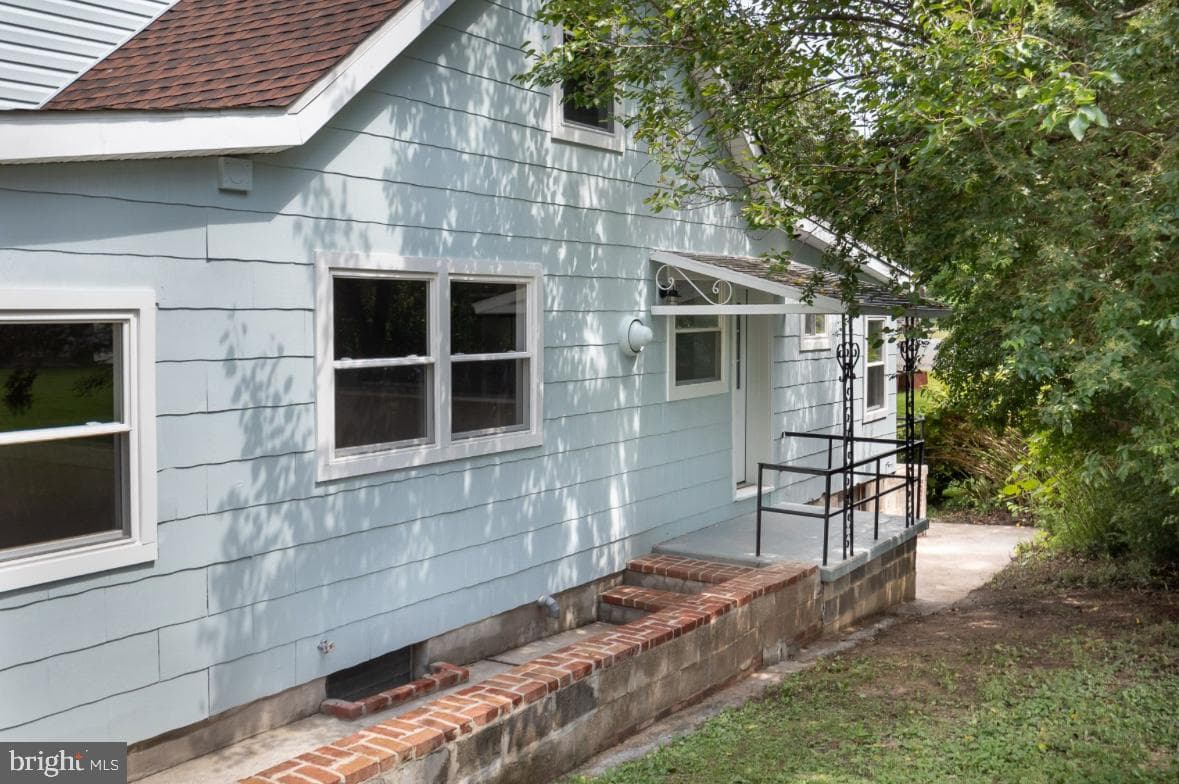 203 Oak Avenue photo 6