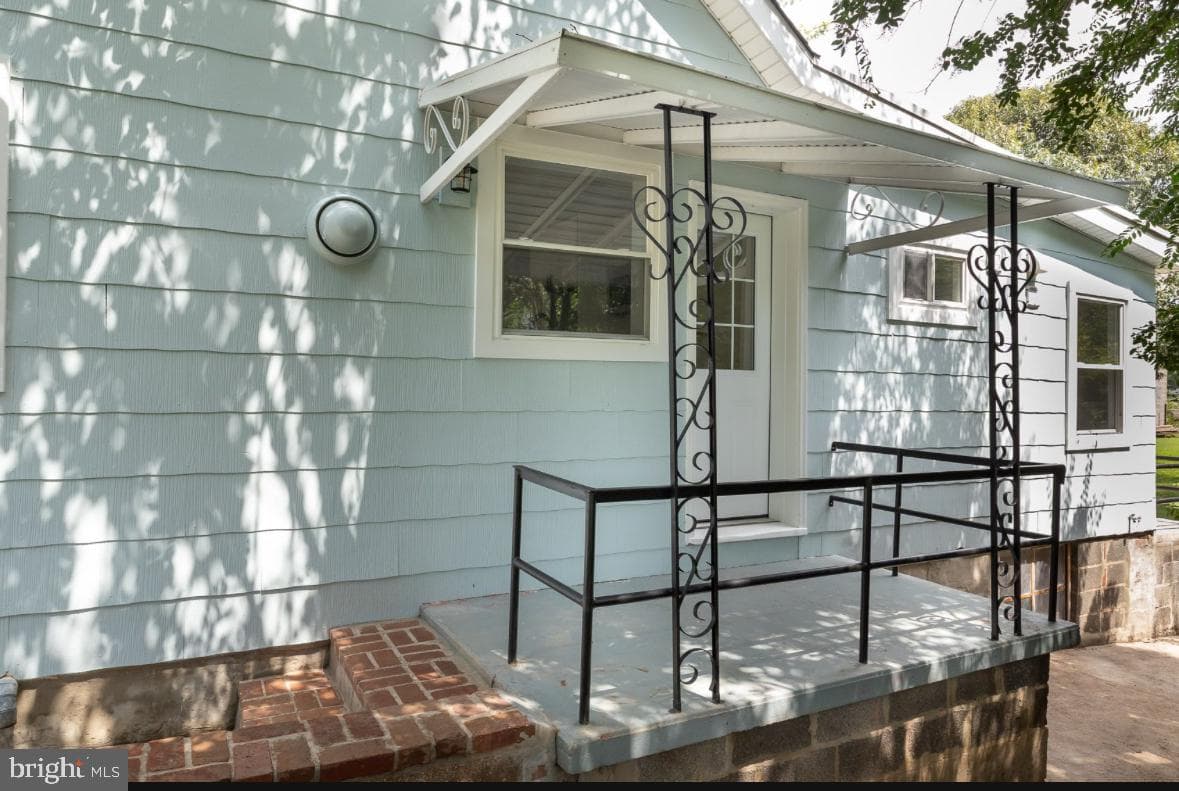 203 Oak Avenue photo 7