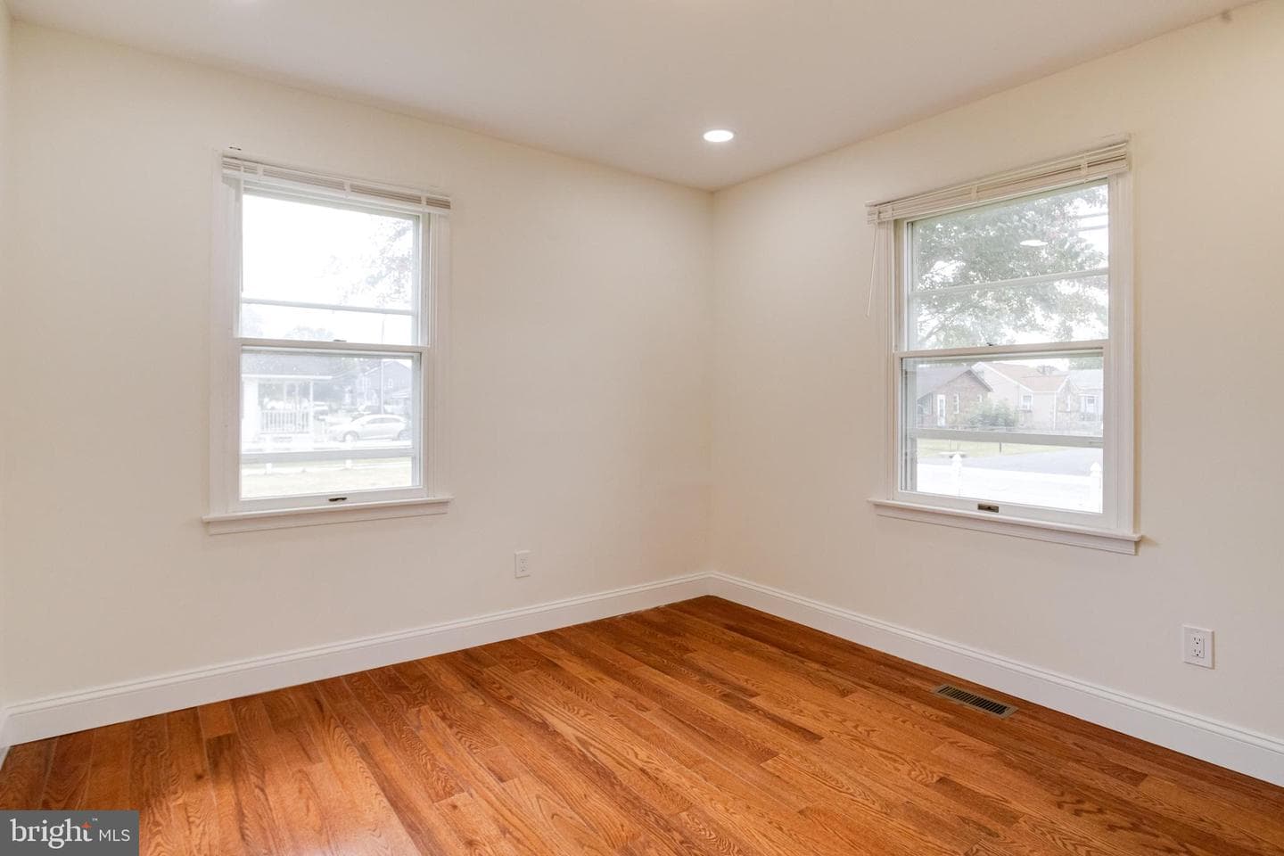 8041 Edgewater Avenue photo 19