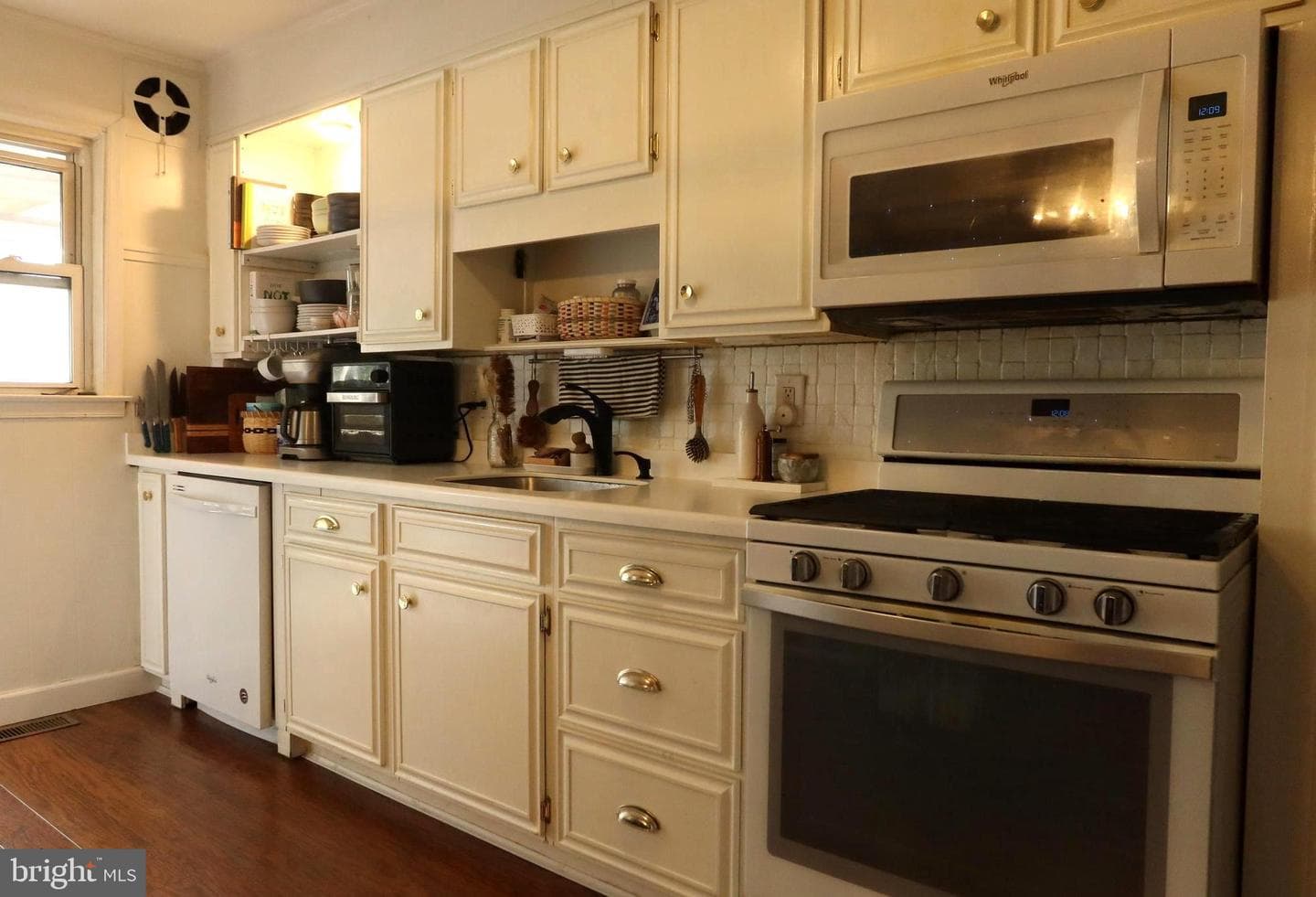 8425 Pleasant Plains Road photo 9