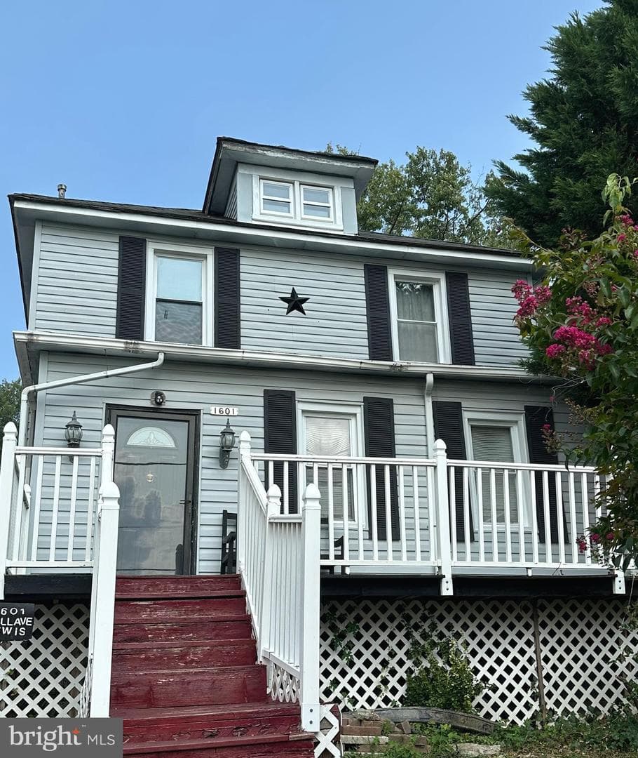 1601 Odell Avenue photo 6