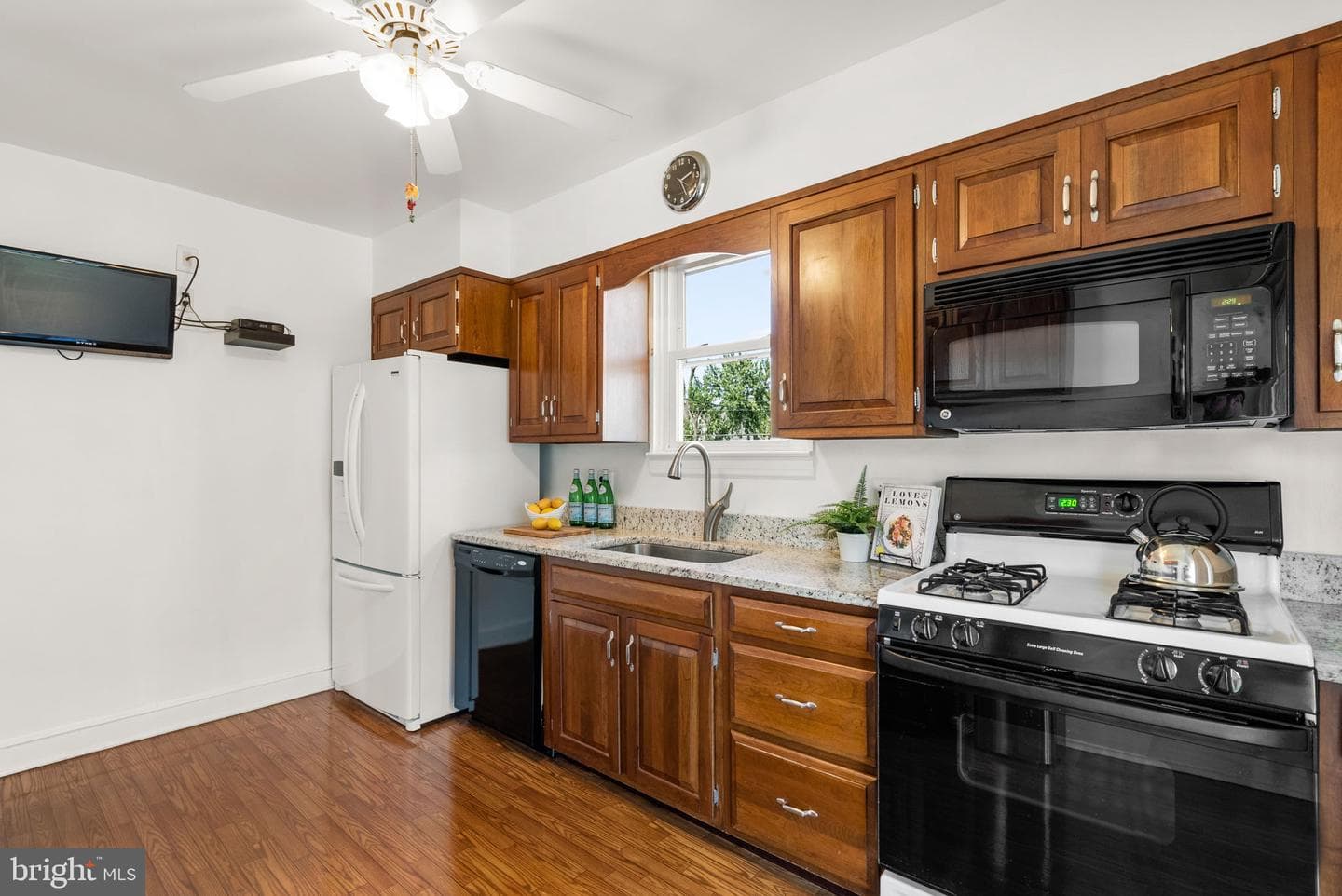1229 Leeds Terrace photo 11