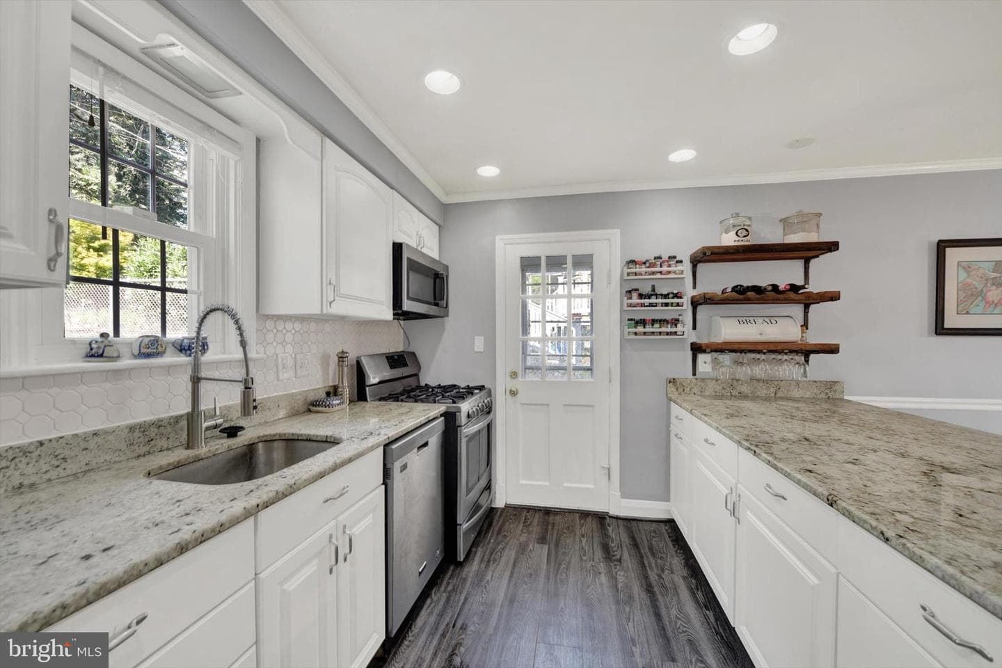 402 Dixie Drive photo 8