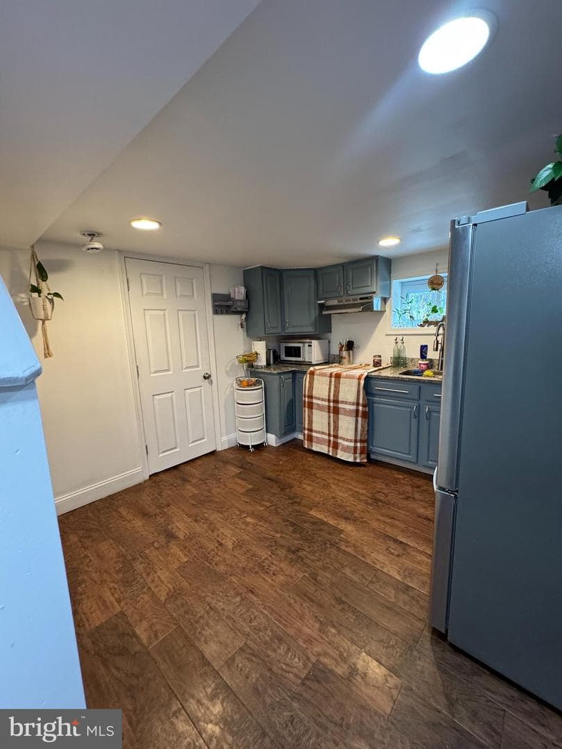 1722 Hall Avenue photo 15