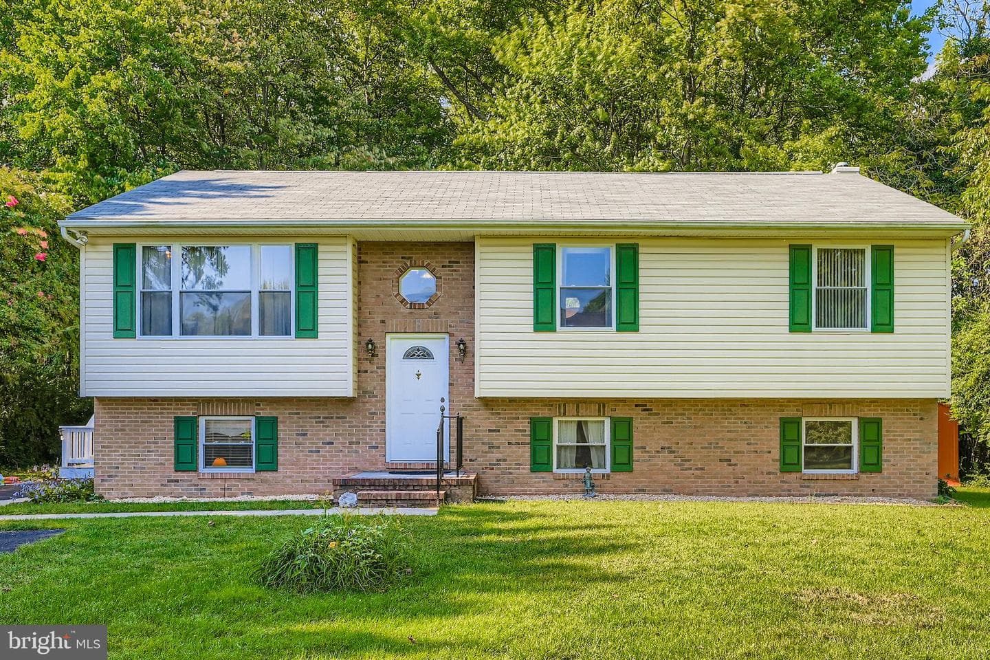471 Wrights Lane photo 2