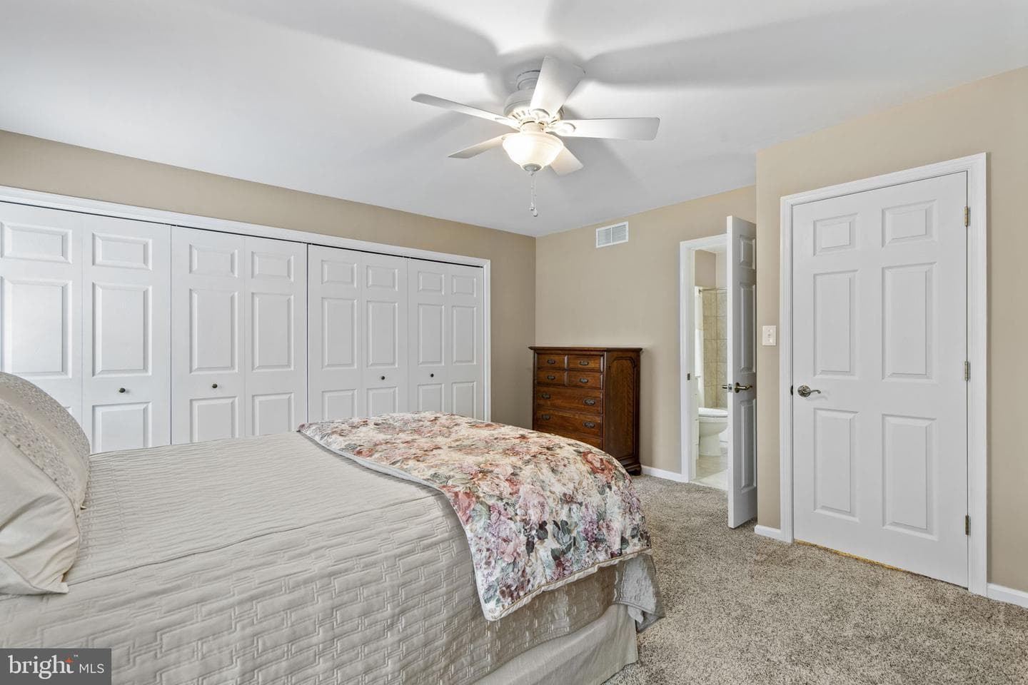 5843 Richardson Mews Square photo 10