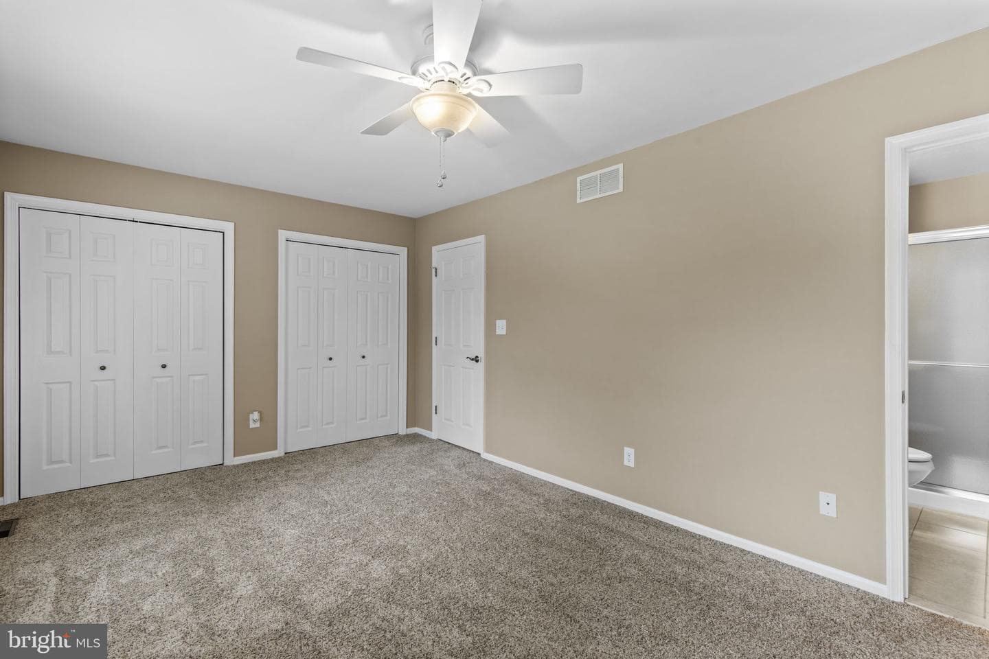 5843 Richardson Mews Square photo 14