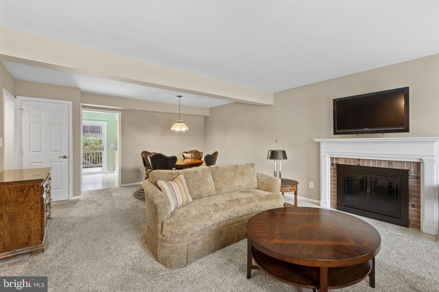 5843 Richardson Mews Square photo 2