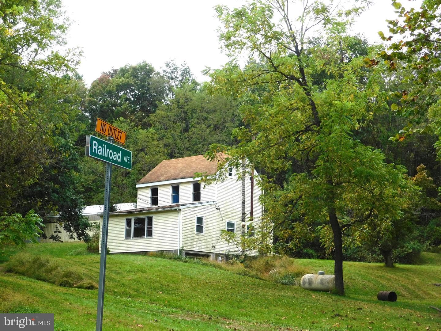 1402 Oakland Road photo 1