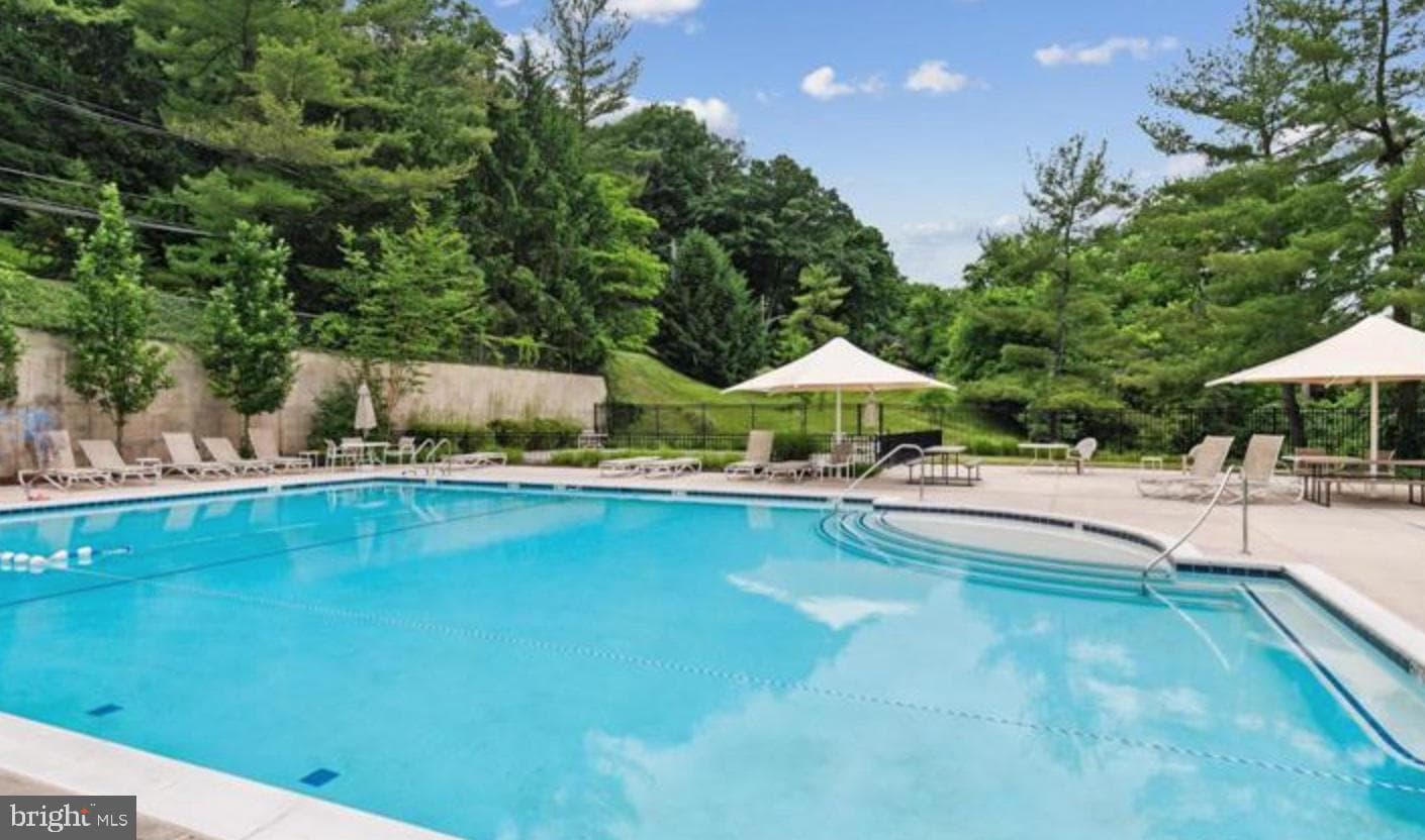 8223 Ruxton Crossing Court photo 48