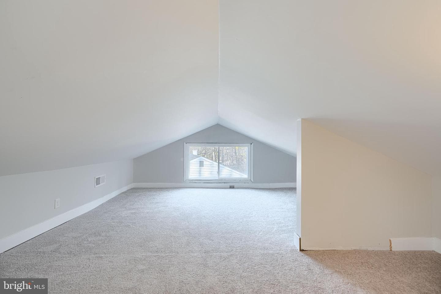 1005 Donington Circle photo 39