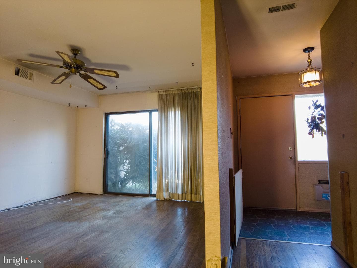 9 Penny Lane #9 photo 11