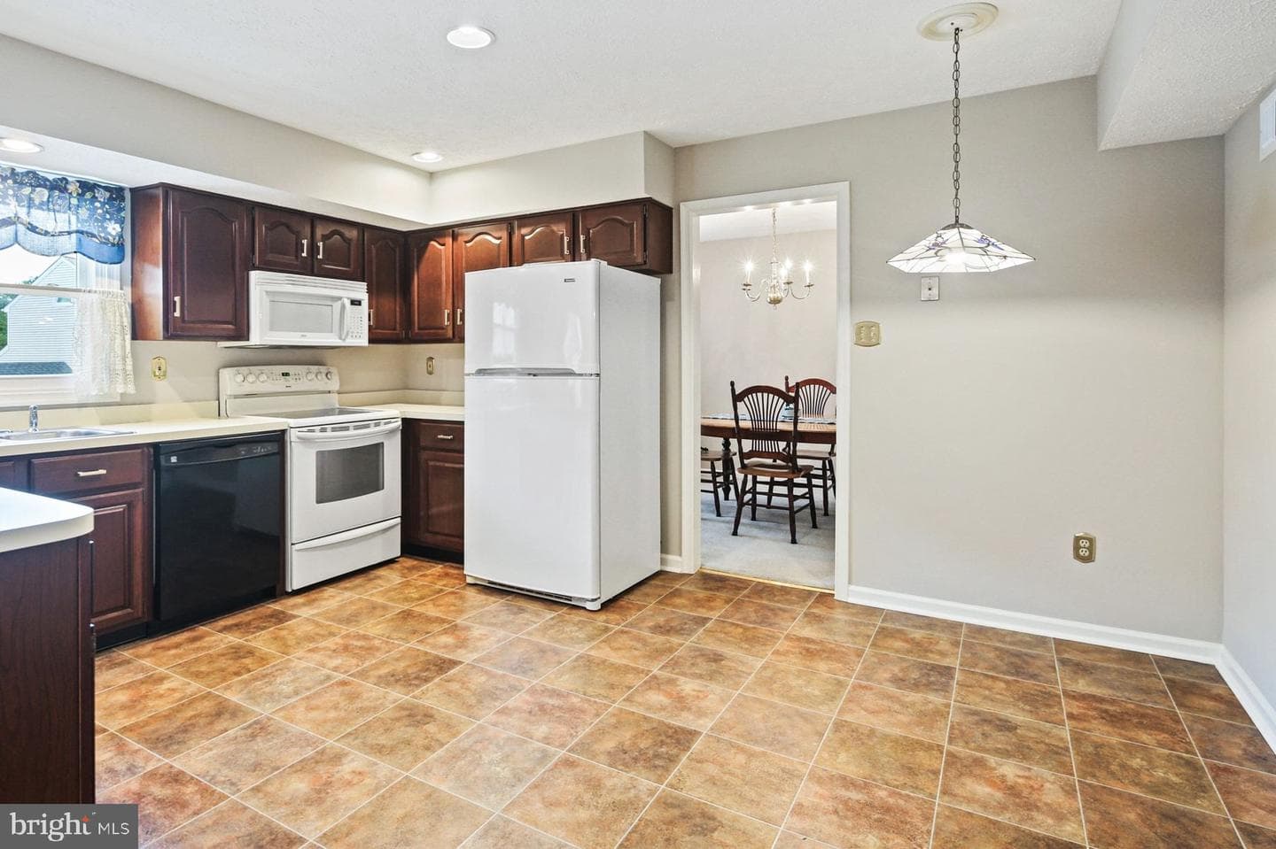 14 Britmore Court photo 5