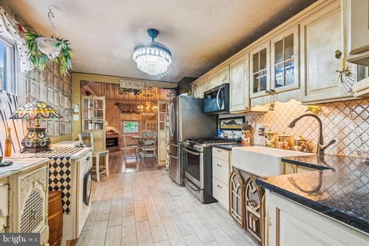 947 Martin Road photo 6