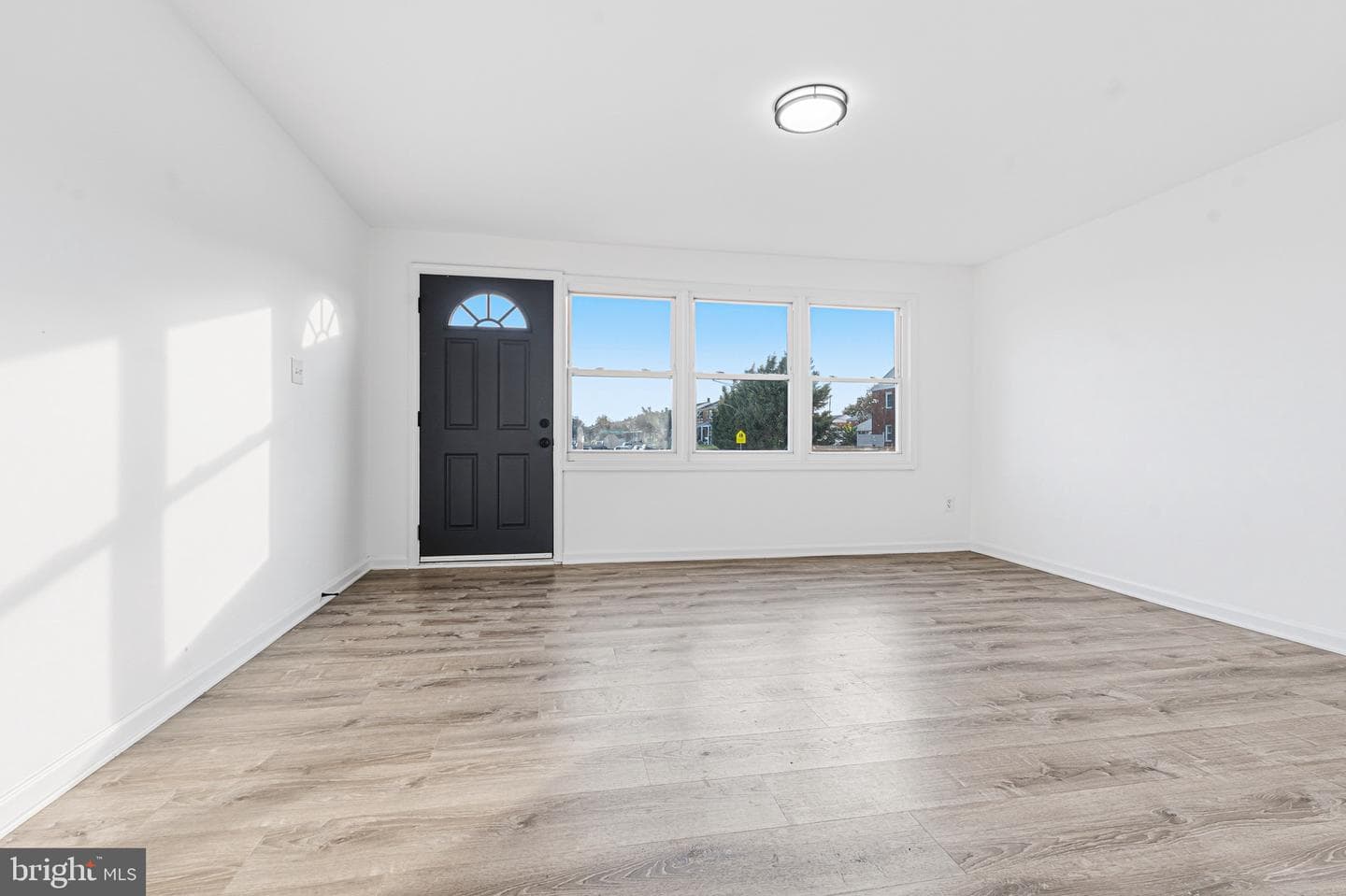 8110 N Boundary Road photo 4