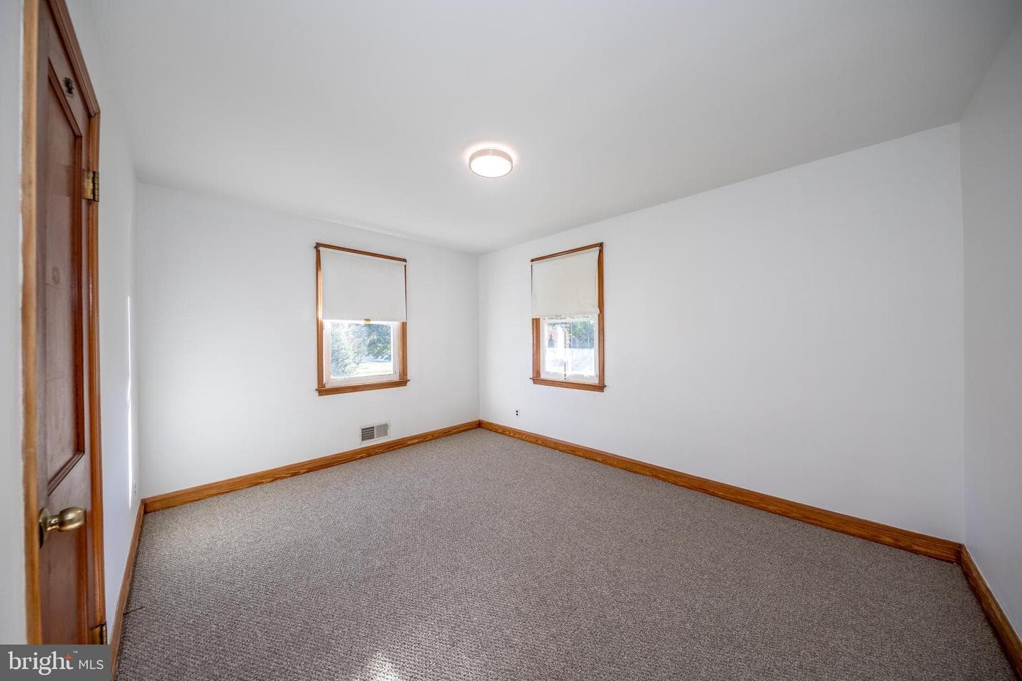 8929 Yvonne Avenue photo 13