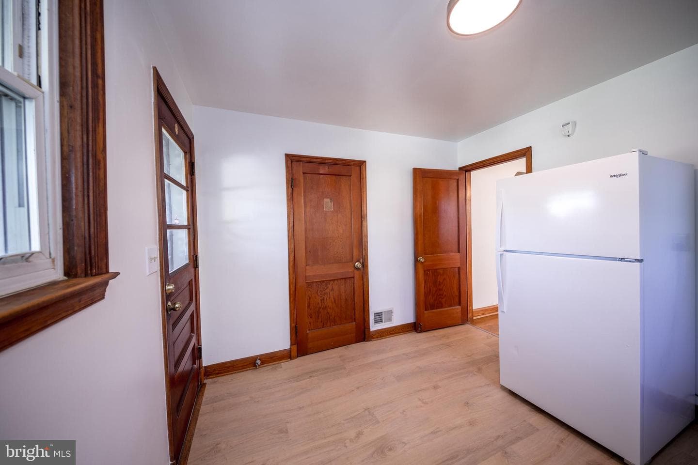 8929 Yvonne Avenue photo 20