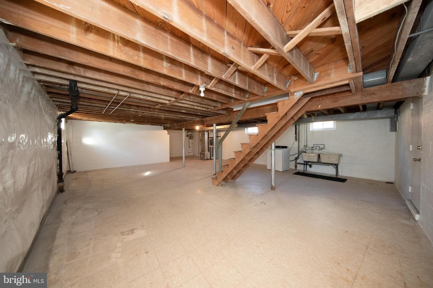 8929 Yvonne Avenue photo 28
