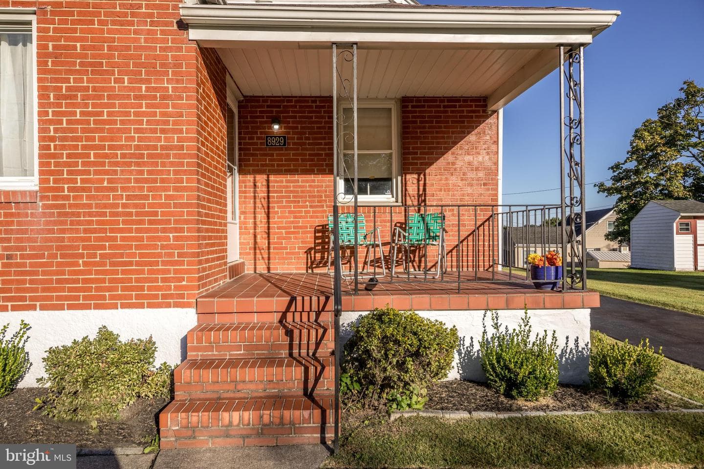 8929 Yvonne Avenue photo 29