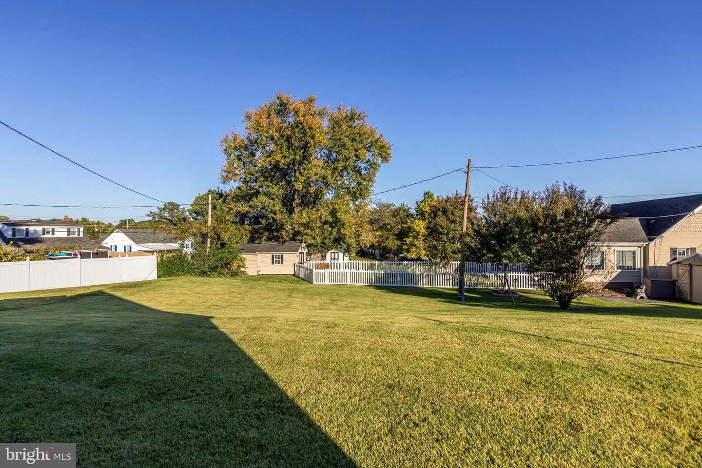 8929 Yvonne Avenue photo 33