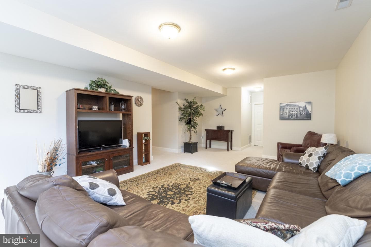 103 Troutbeck Court photo 40