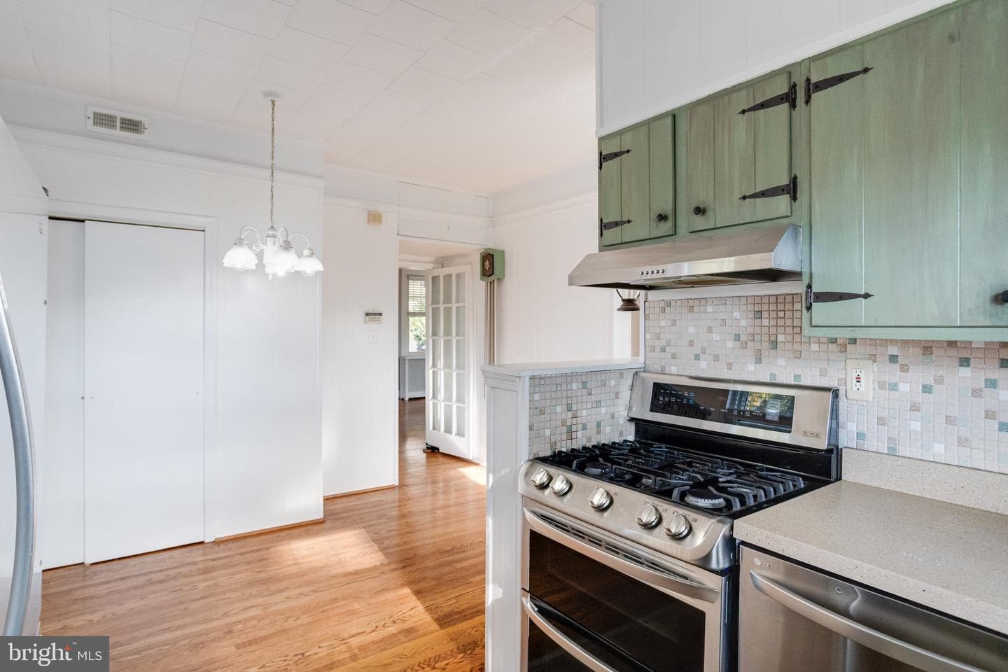 1329 Pine Grove Avenue photo 31