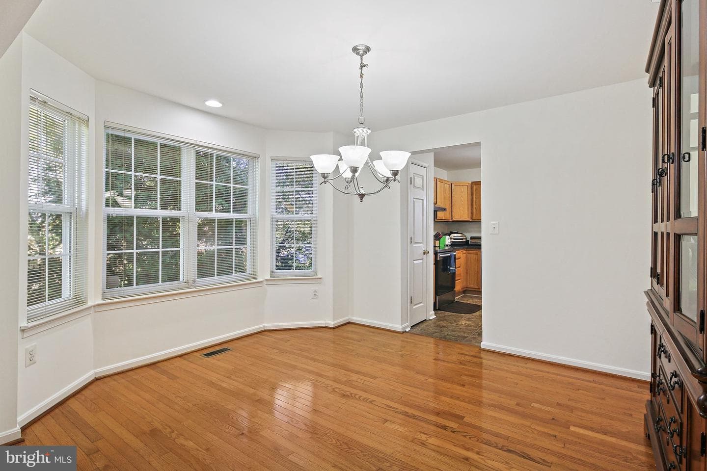 8422 Merryview Drive photo 5